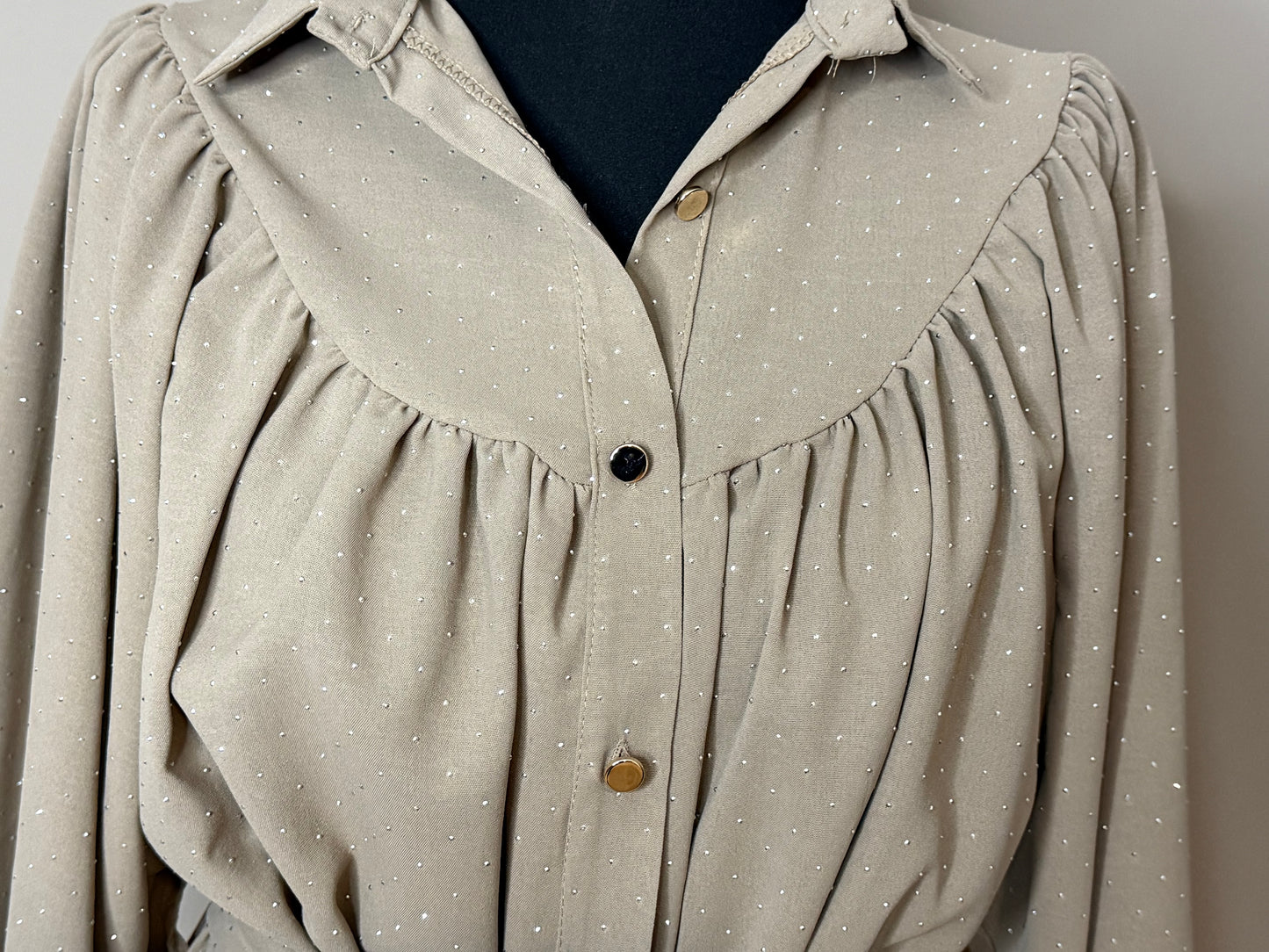 Luna Studded Dress – Donkergroen of Donkerbeige