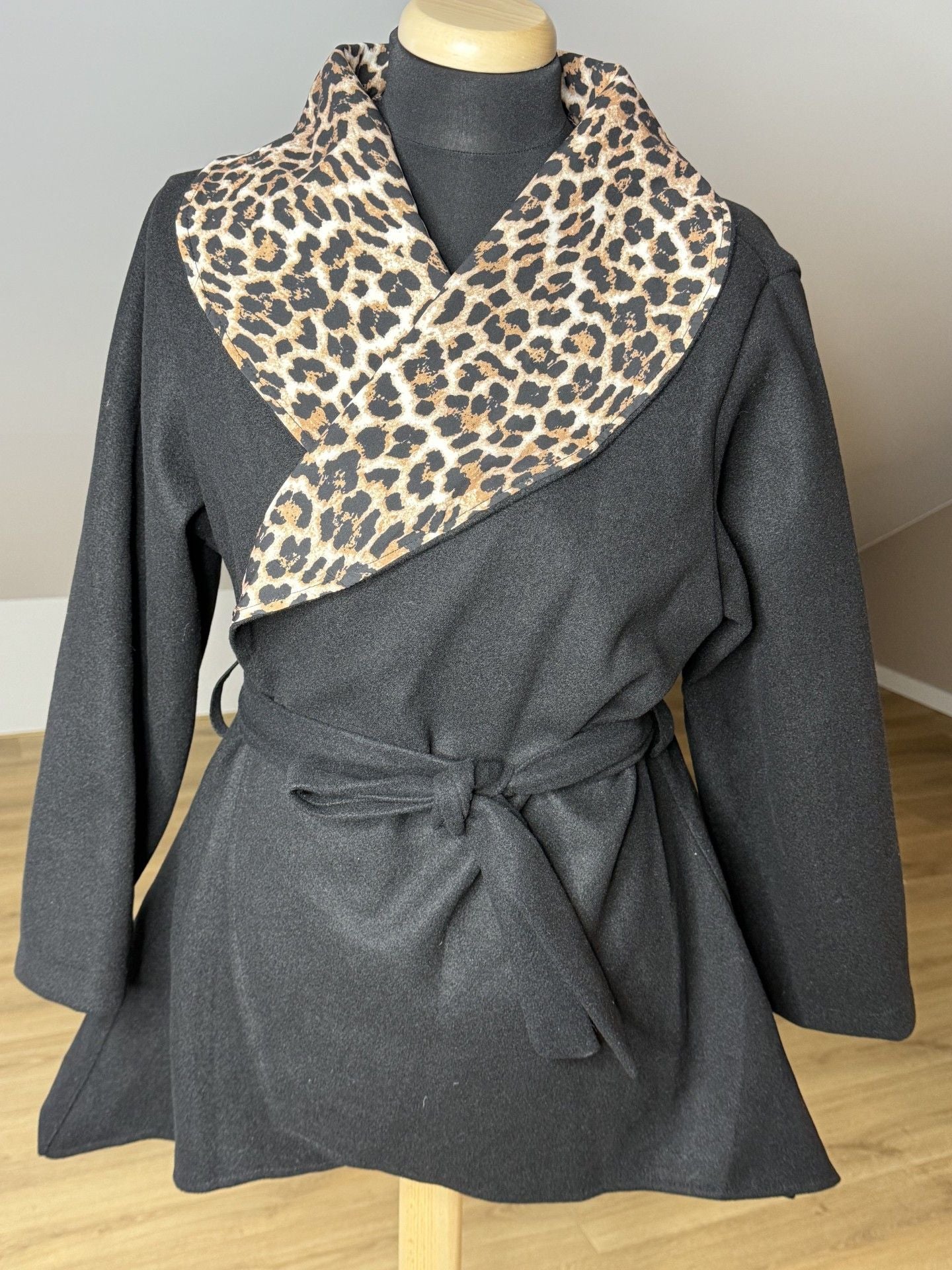 Tussen Jas met panter print kraag