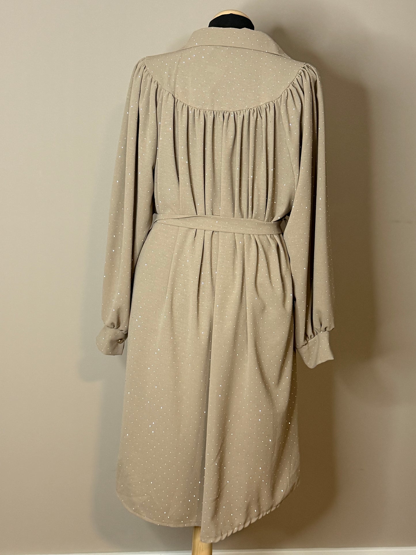 Luna Studded Dress – Donkergroen of Donkerbeige