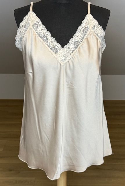 Top met kantdetail