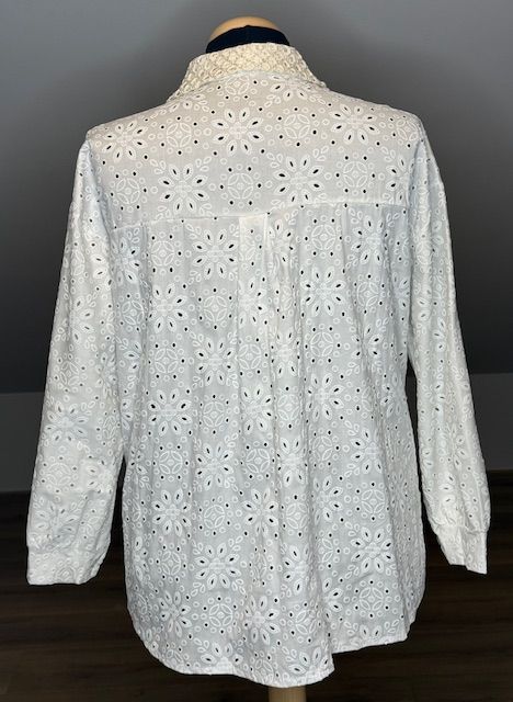 Broderie blouse