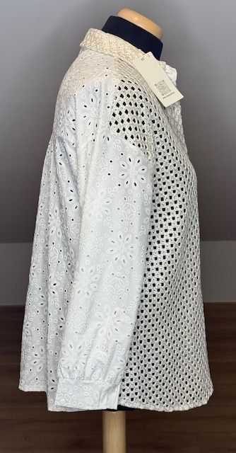 Broderie blouse