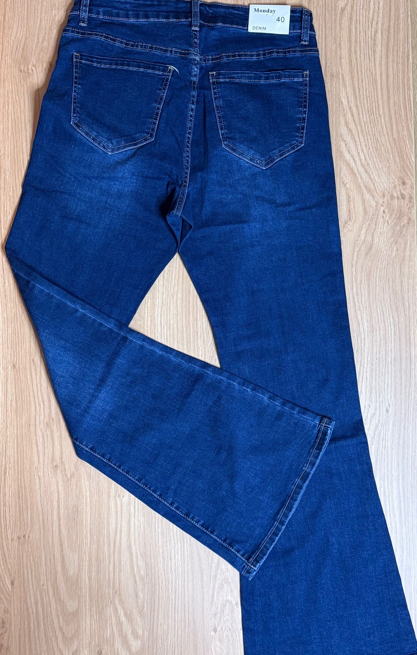Flared jeans vanaf maat 40 t/m 48
