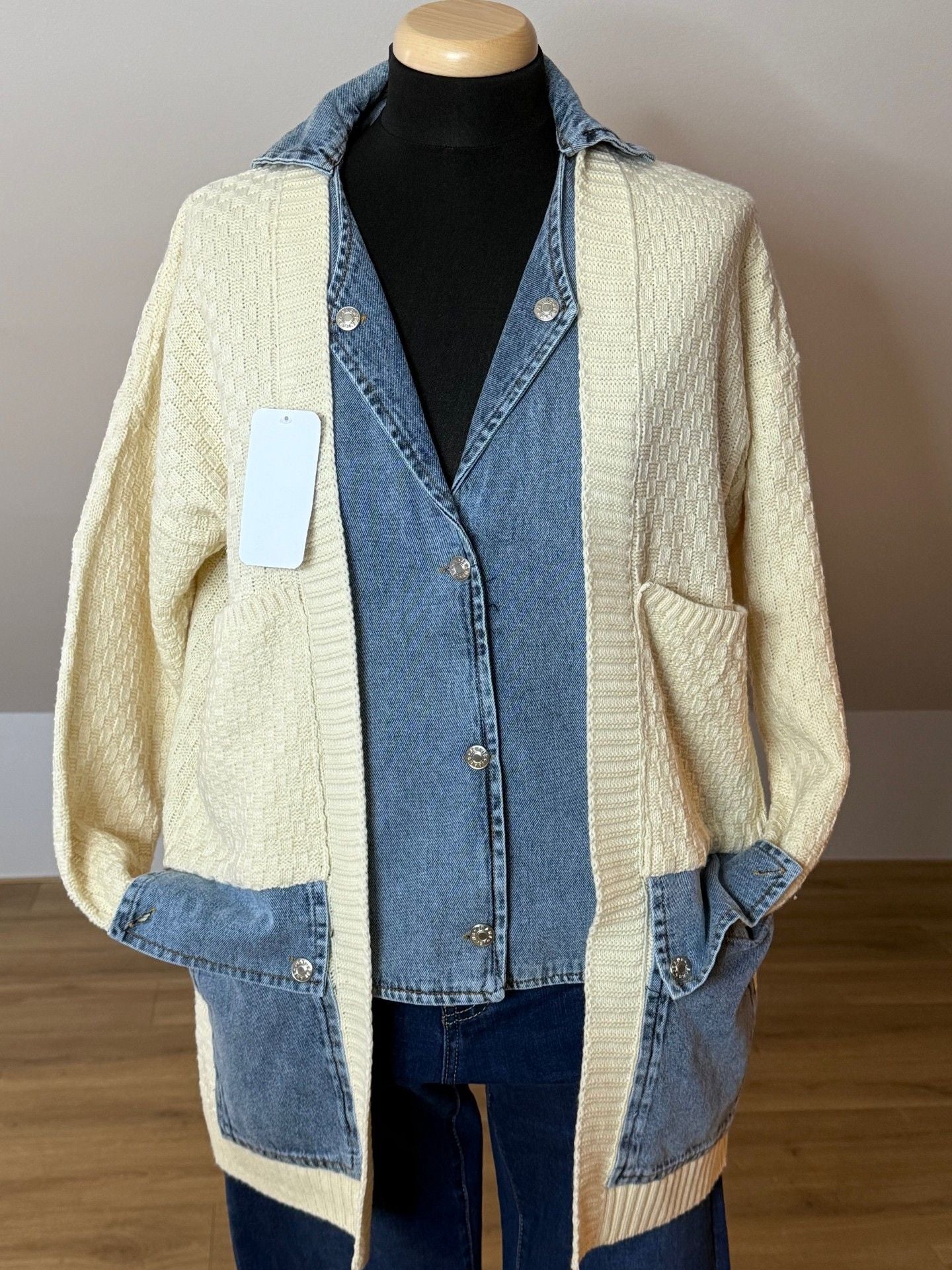 Gebreide vest met spijkerstof